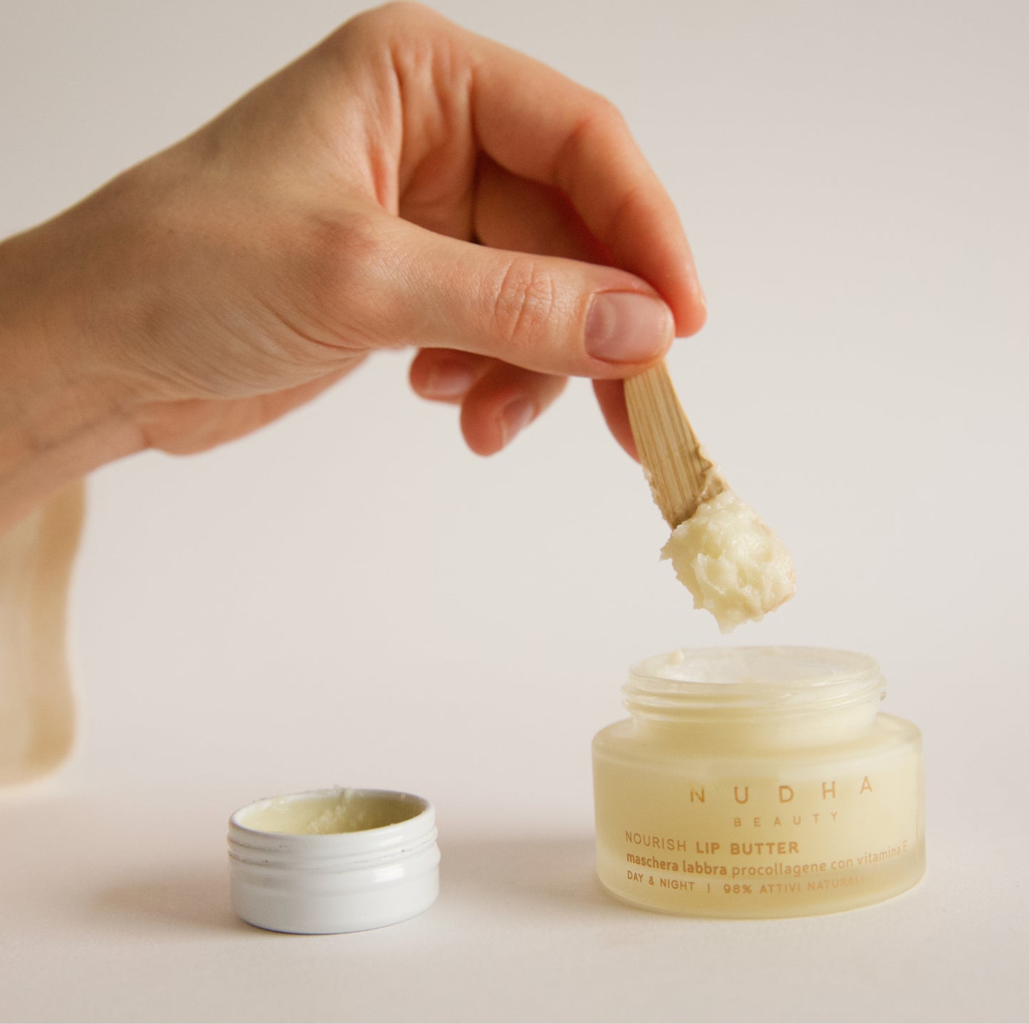 NOURISH LIP BUTTER, maschera labbra procollagene con Vitamina E